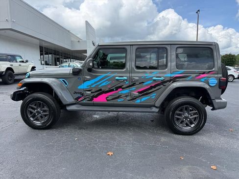 Used 2022 Jeep Wrangler Unlimited Sahara AWD/4WD image 7