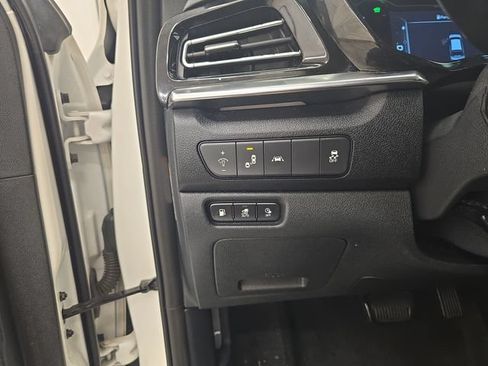 Used 2020 Kia Niro EX Premium FWD image 33