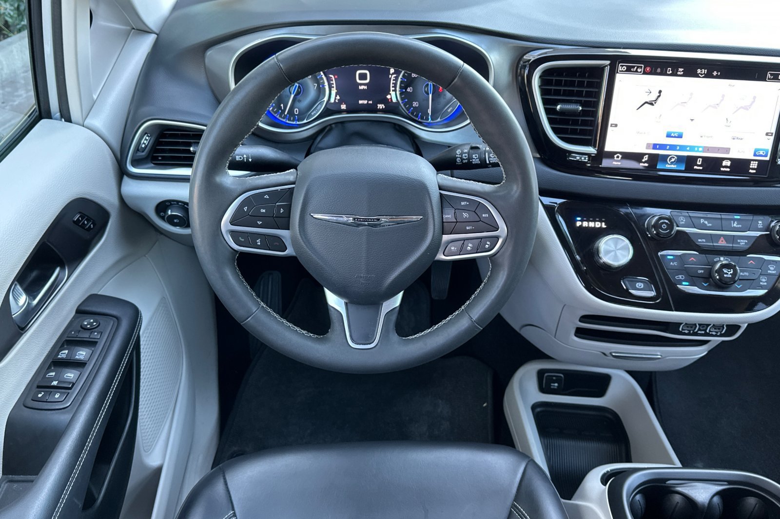 Certified 2023 Chrysler Pacifica Touring-L FWD image 16