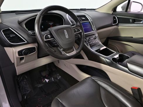 Used 2019 Lincoln Nautilus Select image 12