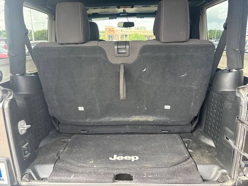 Used 2017 Jeep Wrangler Sahara w/ Connectivity Group AWD/4WD image 25