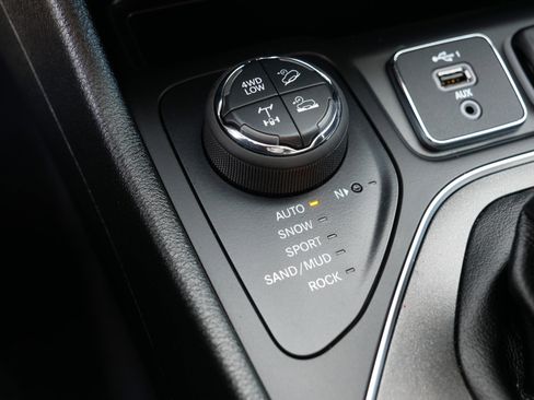 Used 2022 Jeep Cherokee Trailhawk w/ Sound & Nav Group image 32