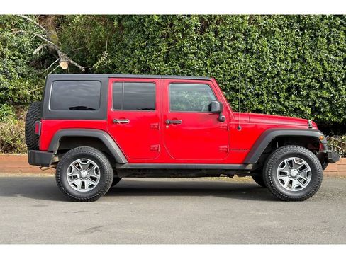Used 2014 Jeep Wrangler Unlimited Rubicon w/ Connectivity Group AWD/4WD image 4