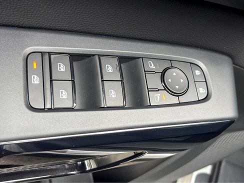Certified 2025 Nissan Pathfinder SV w/ SV Premium Package FWD image 24