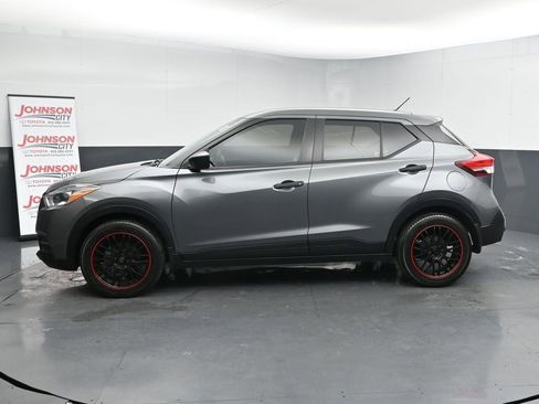 Used 2020 Nissan Kicks S image 5