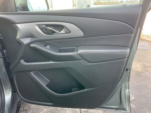 Used 2023 Chevrolet Traverse LT image 20