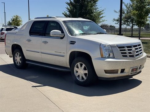 Used 2013 Cadillac Escalade EXT AWD/4WD image 2