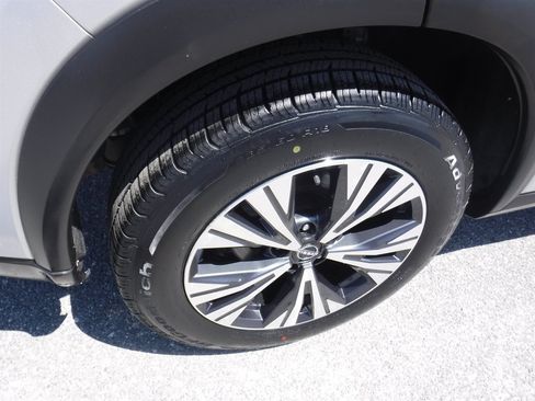 Used 2023 Nissan Rogue SV FWD image 4