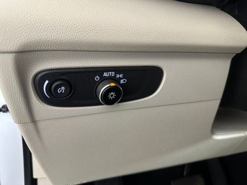 Used 2023 Buick Envision Essence AWD/4WD image 18