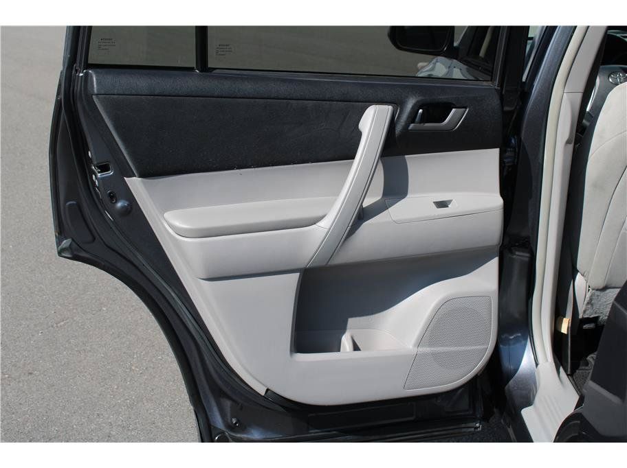 Used 2012 Toyota Highlander 4WD w/ Tech Pkg image 11