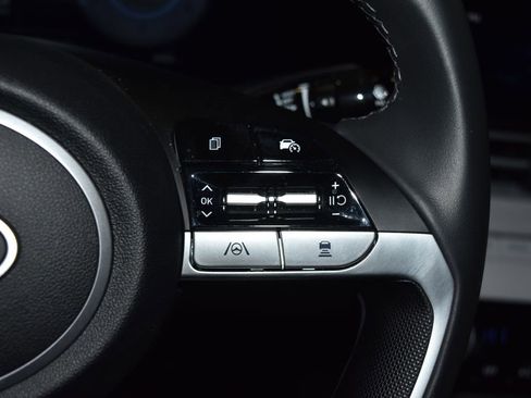 Used 2025 Hyundai Elantra Limited image 10