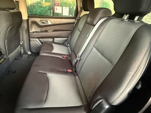 Used 2017 Nissan Pathfinder S image 24