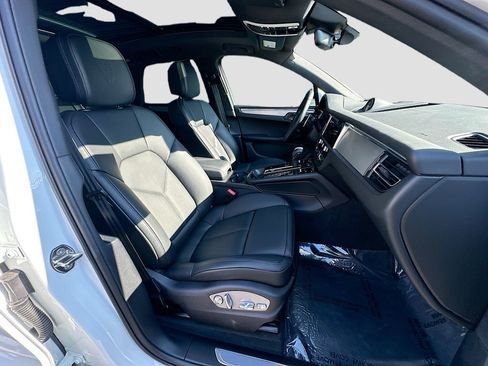 Certified 2026 Porsche Macan AWD/4WD image 30