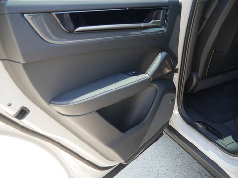 New 2026 Porsche Cayenne Turbo AWD/4WD image 17