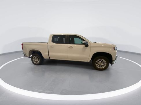 Used 2020 Chevrolet Silverado 1500 LT w/ Convenience Package AWD/4WD image 9