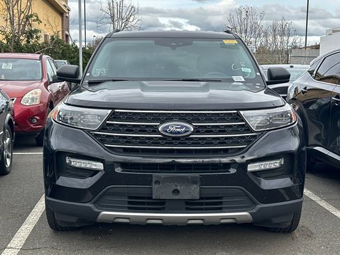 Used 2024 Ford Explorer XLT w/ Equipment Group 202A image 5