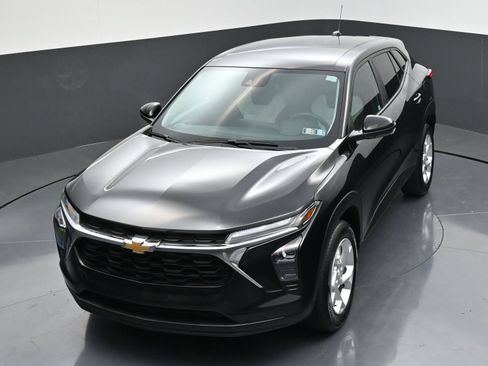 Used 2025 Chevrolet Trax LS w/ LS Convenience Package FWD image 37