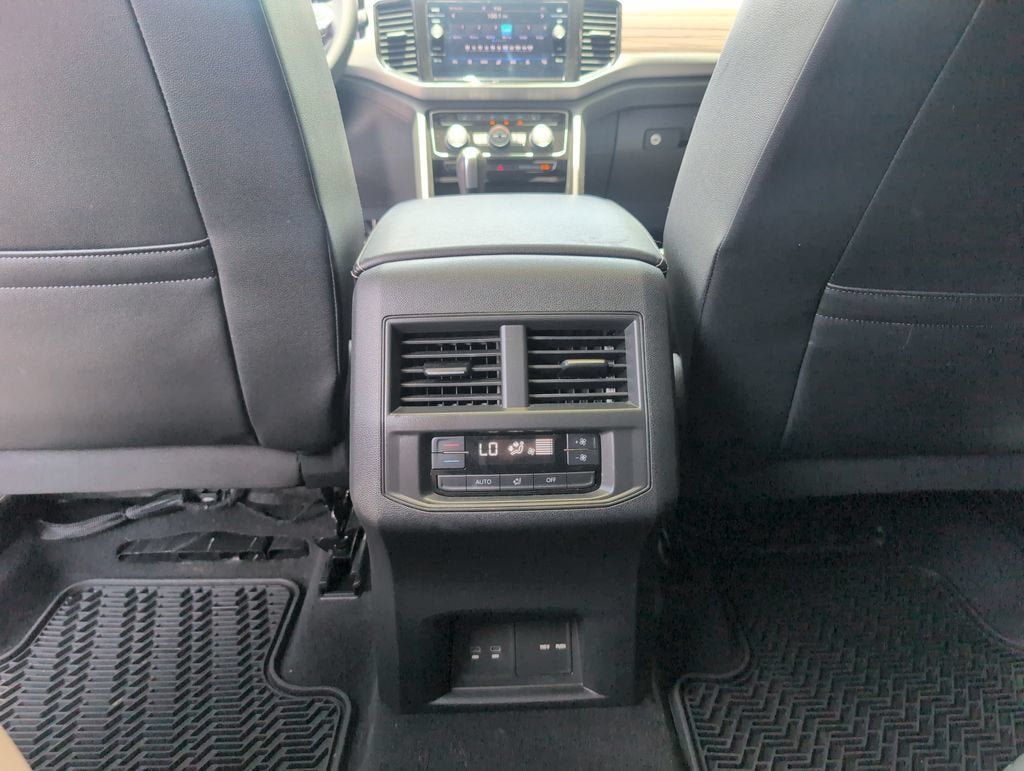 Used 2023 Volkswagen Atlas SEL AWD/4WD image 33