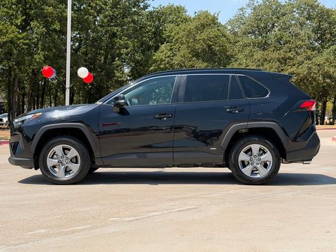 Used 2025 Toyota RAV4 XLE AWD/4WD image 5