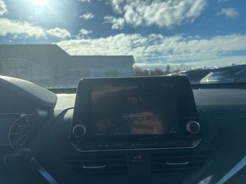 Used 2021 Nissan Altima 2.5 SV w/ SV Premium Package image 16