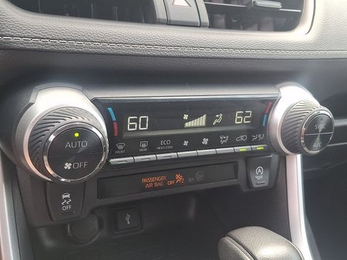 Used 2022 Toyota RAV4 XLE AWD/4WD image 15