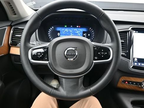 Used 2025 Volvo XC90 B6 Plus image 24