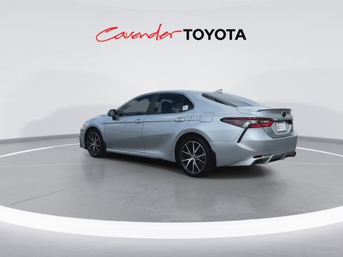 Used 2023 Toyota Camry SE image 5