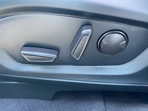 Used 2022 Ford Explorer XLT image 10