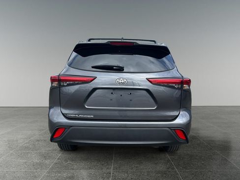 Used 2023 Toyota Highlander L FWD image 8