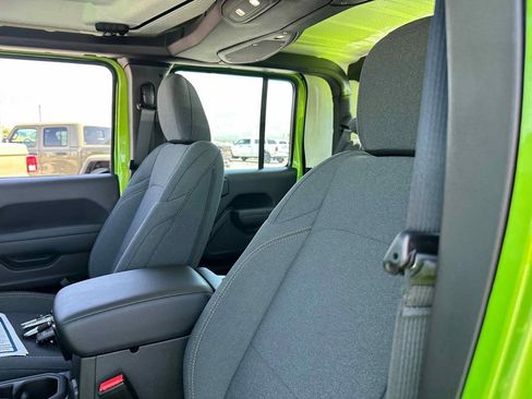 New 2025 Jeep Gladiator Sport image 14