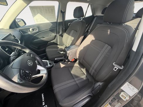 Used 2024 Hyundai Venue SEL image 10