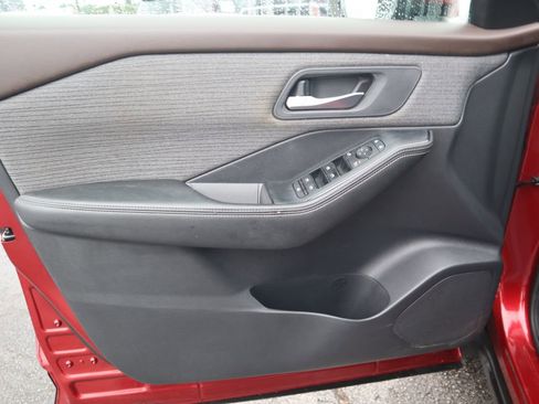 Used 2021 Nissan Rogue SV image 16