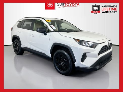 Used 2019 Toyota RAV4 LE image 1