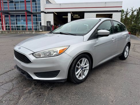 Used 2018 Ford Focus SE FWD image 1