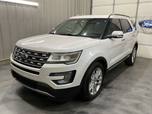 Used 2017 Ford Explorer Limited w/ Equipment Group 301A image 3