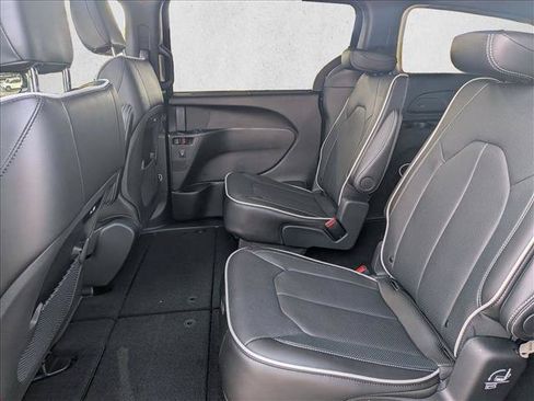 New 2026 Chrysler Pacifica Limited w/ S Appearance Package AWD/4WD image 14