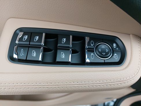 Certified 2021 Porsche Macan S image 30