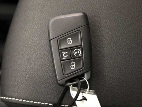 New 2026 Volkswagen Taos SE image 41