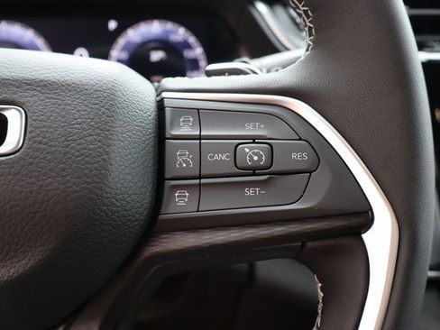 New 2025 Jeep Grand Cherokee Altitude image 14