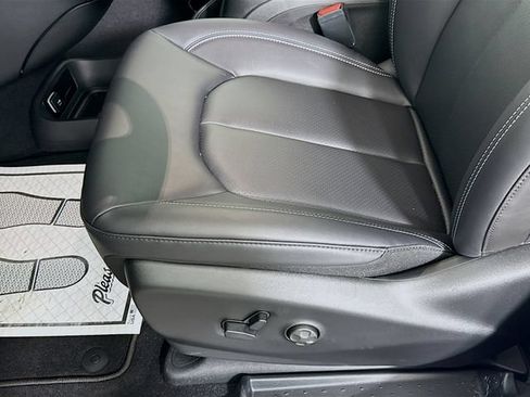 New 2026 Chrysler Voyager LX FWD image 18