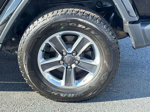 Used 2018 Jeep Wrangler Unlimited Sahara image 10
