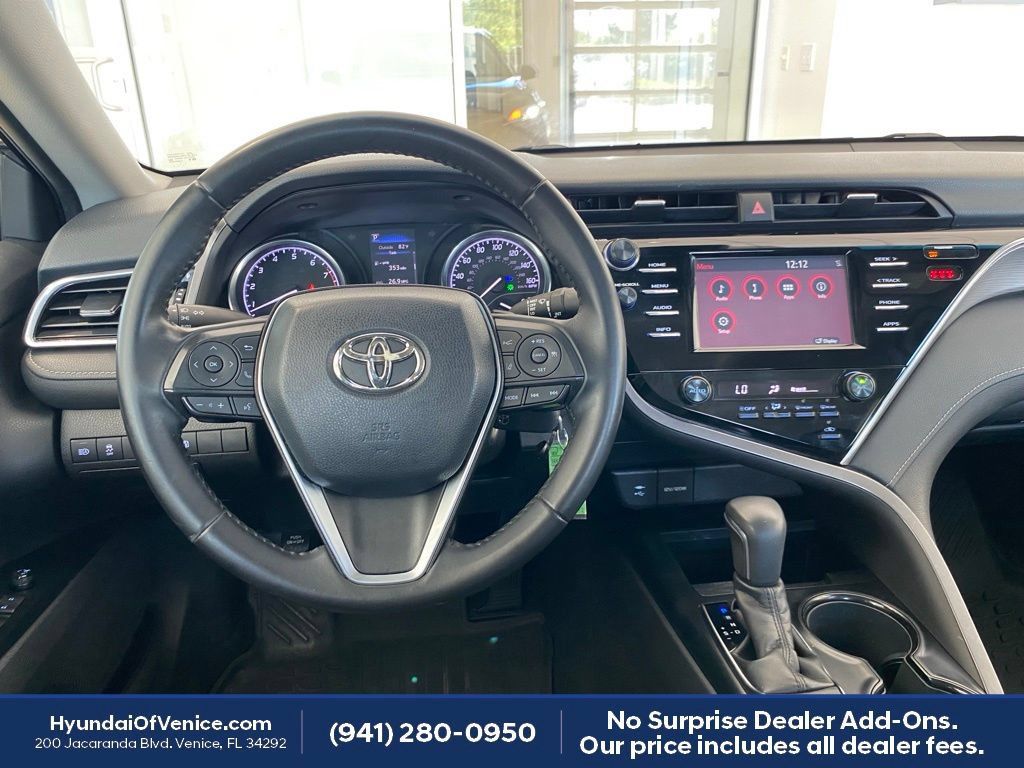 Used 2018 Toyota Camry SE FWD image 3
