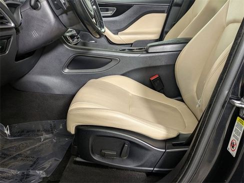 Used 2017 Jaguar F-PACE Premium image 10