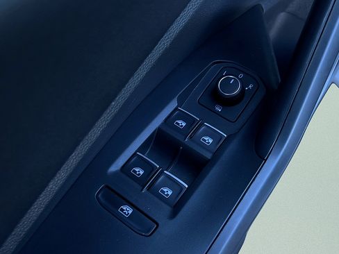Used 2024 Volkswagen Jetta SE FWD image 23