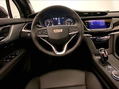 Used 2023 Cadillac XT6 Premium Luxury w/ Technology Package AWD/4WD image 4