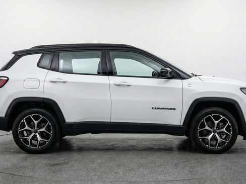 Used 2025 Jeep Compass Limited AWD/4WD image 11