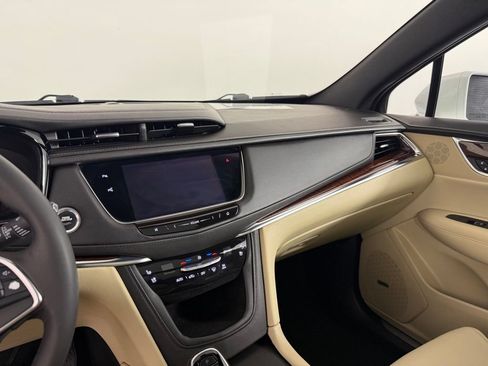 Used 2017 Cadillac XT5 Premium Luxury w/ Driver Assist Package AWD/4WD image 23
