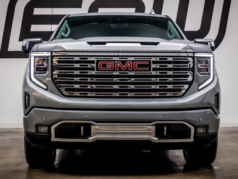 Used 2025 GMC Sierra 1500 Denali w/ Denali Reserve Package AWD/4WD image 4