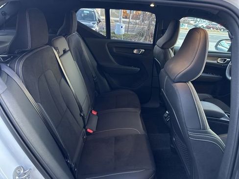 Used 2025 Volvo XC40 B5 Plus image 14