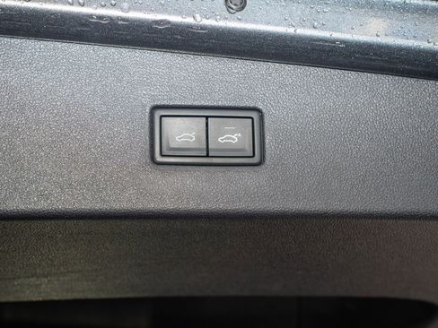 Used 2019 Volkswagen Tiguan SEL Premium w/ 3rd Row Seat Package image 11